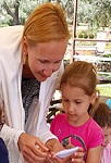 <span class="bg_bpub_book_author">психолог Софья Шноль</span> <br>На капитанском мостике. Мама или бабушка – кто главнее?