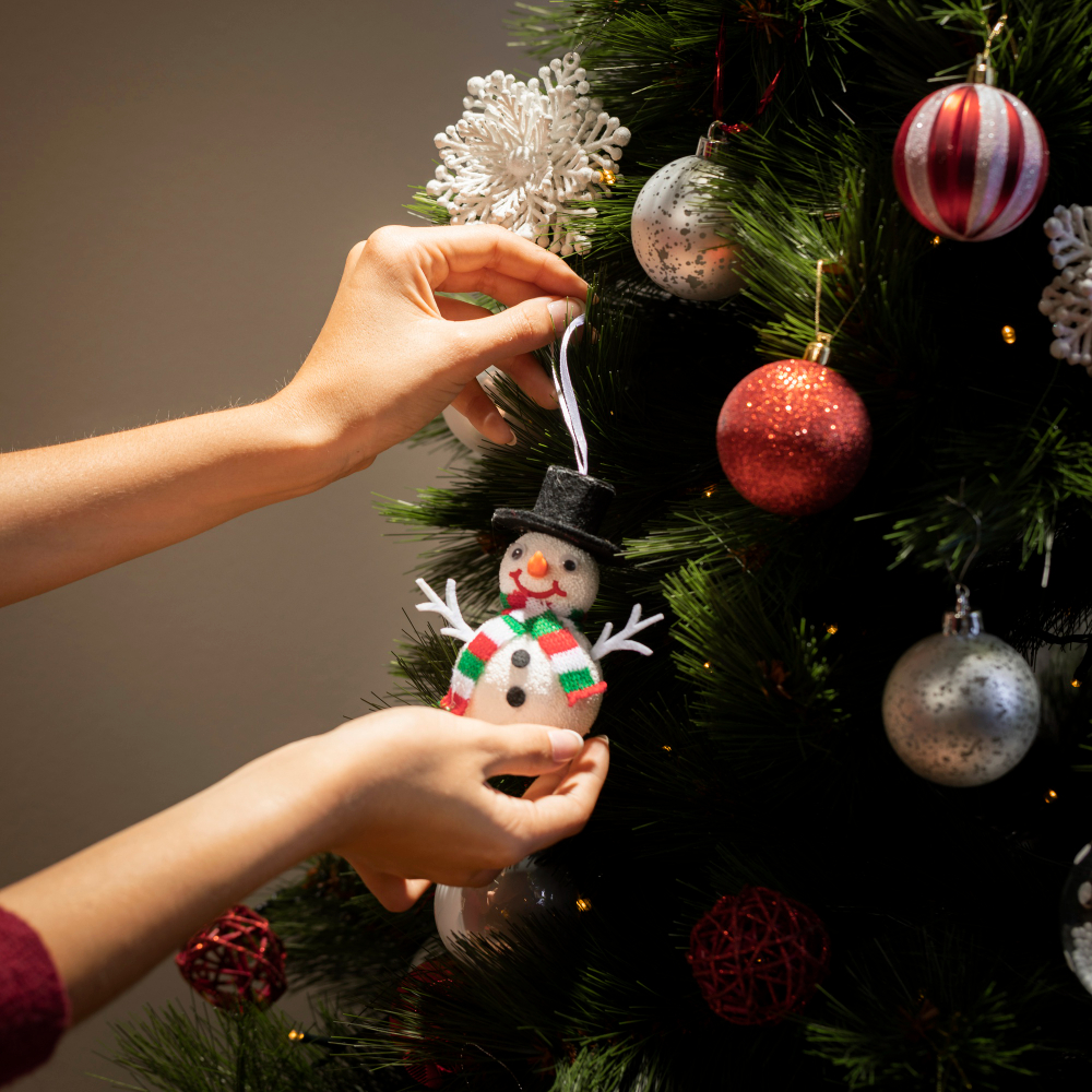 Новогодние игрушки своими руками: 10 подручных материалов, чтобы украсить ёлку в экостиле