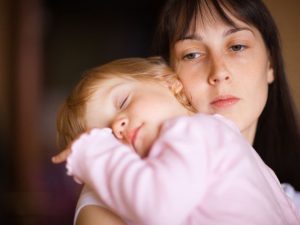 extremely tired mom - Как работает горячая линия в помощь матерям
