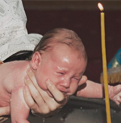 Владимир Легойда о «суррогатных» и ЭКО-детях: крестить и воспитывать в христианстве можно любого младенца
