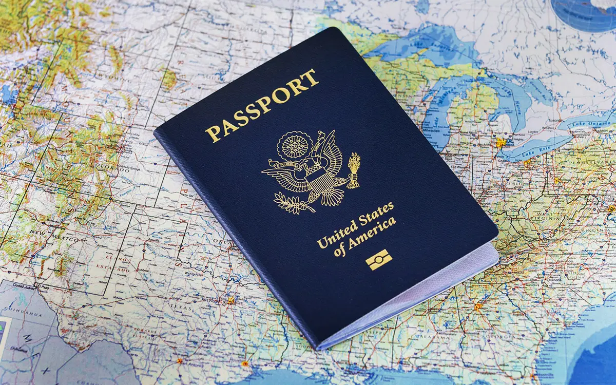 В США стали выдавать паспорта с отметкой «третьего пола»