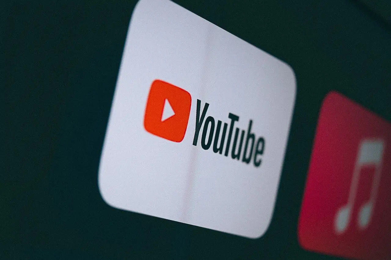 YouTube удалил проповедь пастора из-за его высказывания против трансгендеров