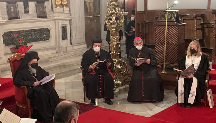 Патриарх Варфоломей совершил совместную молитву с представителями Армянской и Католической церквей и «епископессой» в «епитрахили»