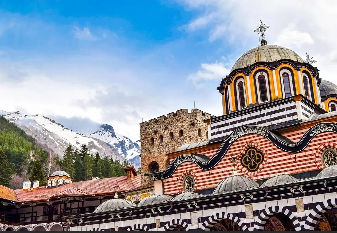 Болгарские монастыри и храмы помогают беженцам из Украины