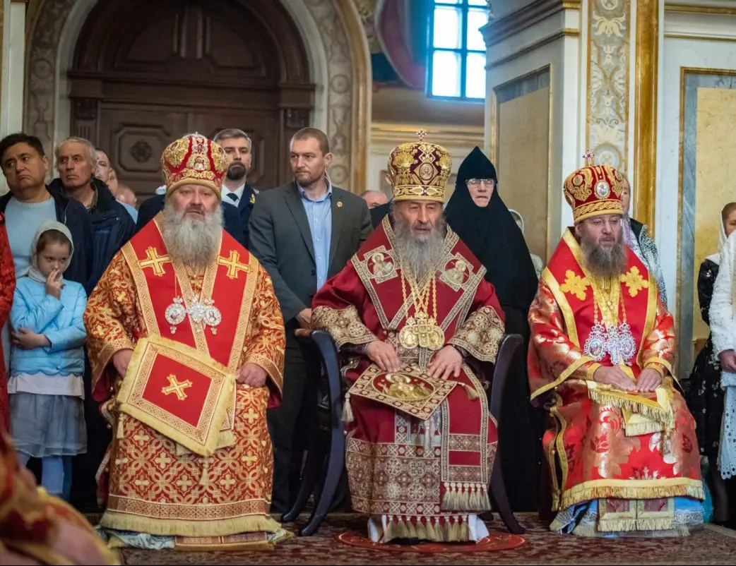 Церковные вопросы нужно решать каноничным путем и соборно, заявил управделами УПЦ