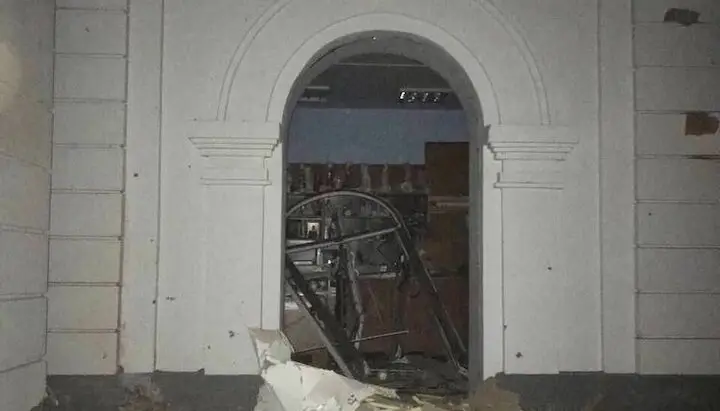 Храмы и гостиница Святогорской Лавры попали под обстрел
