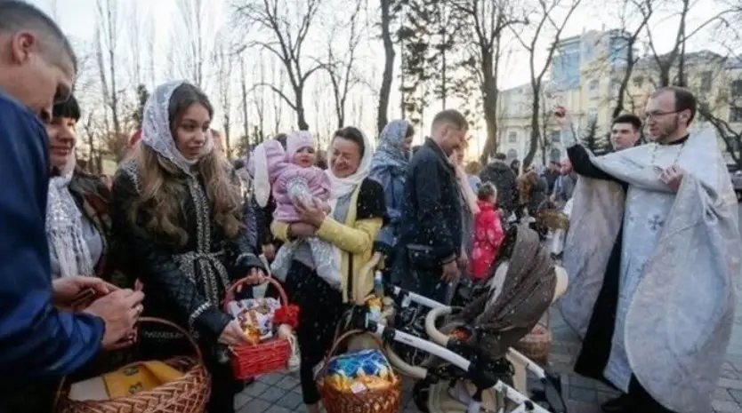 Из-за военного положения в Украине решили отменить пасхальные выходные