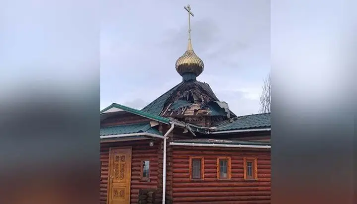 В Рубежном Луганской области Украины из-за боев пострадал храм УПЦ, ранены настоятели двух храмов