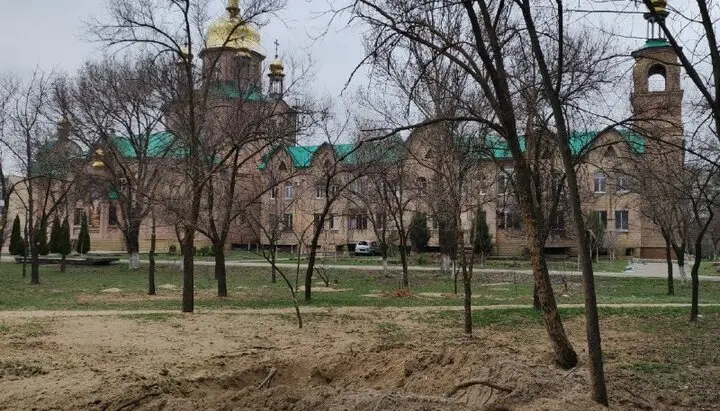 На территорию собора Рождества Христова в Северодонецке Луганской области попали снаряды