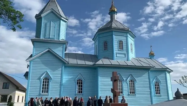 Сторонники ПЦУ устроили драку, пытаясь захватить храм УПЦ в Стадниках Ровенской области