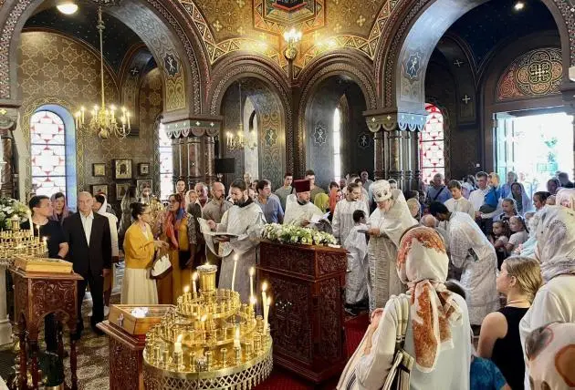 РПЦЗ организовала прием для украинских беженцев в Крестовоздвиженском соборе Женевы