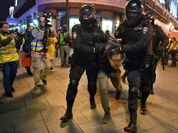 Более 1300 человек задержано в России на акциях против мобилизации