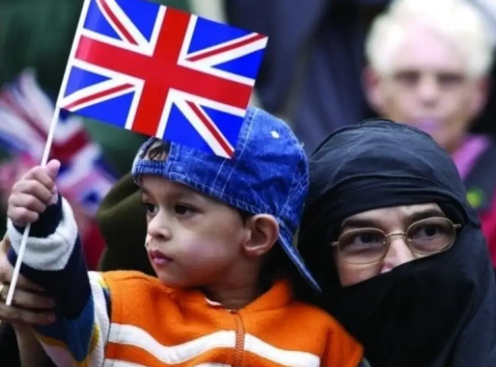 Великобритания фактически вводит особый вид гражданства для мусульманских мигрантов