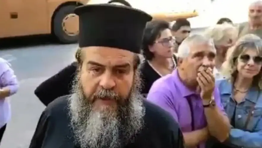 Священника из греческого города Патры приговорили к тюрьме за совершение Литургии в карантин