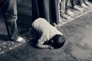 Ребенок в мечети