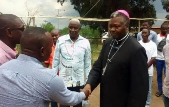 Епископы в Конго совершат крестный ход за мир в надежде погасить межплеменную войну за землю