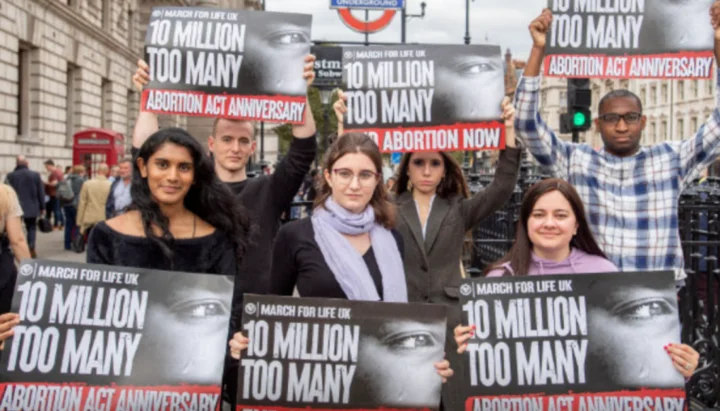 В Лондоне у здания Парламента прошел пикет против абортов