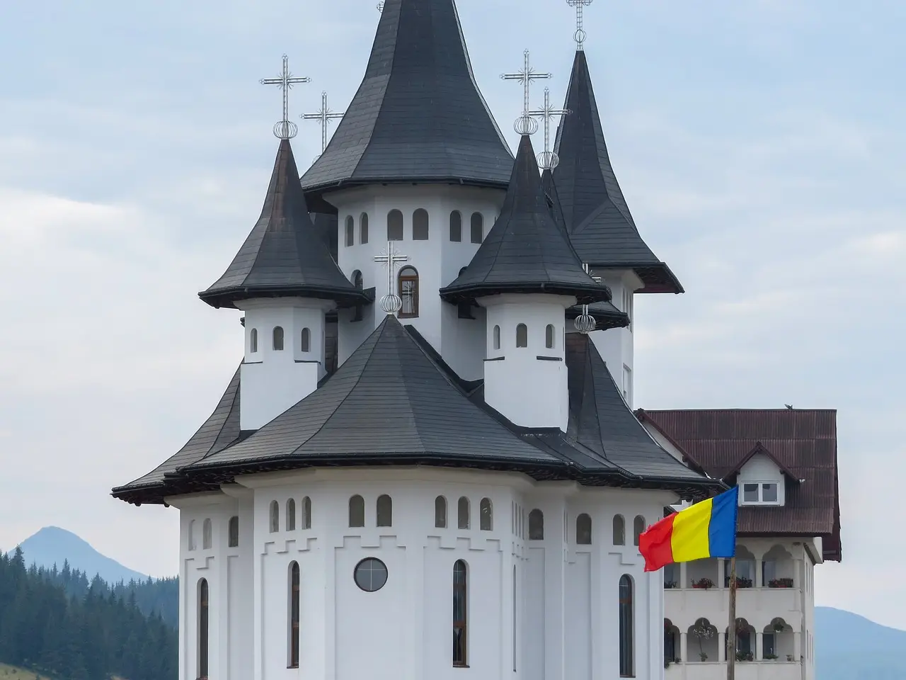 В Румынии призвали общины УПЦ Буковины перейти в Румынскую Православную Церковь