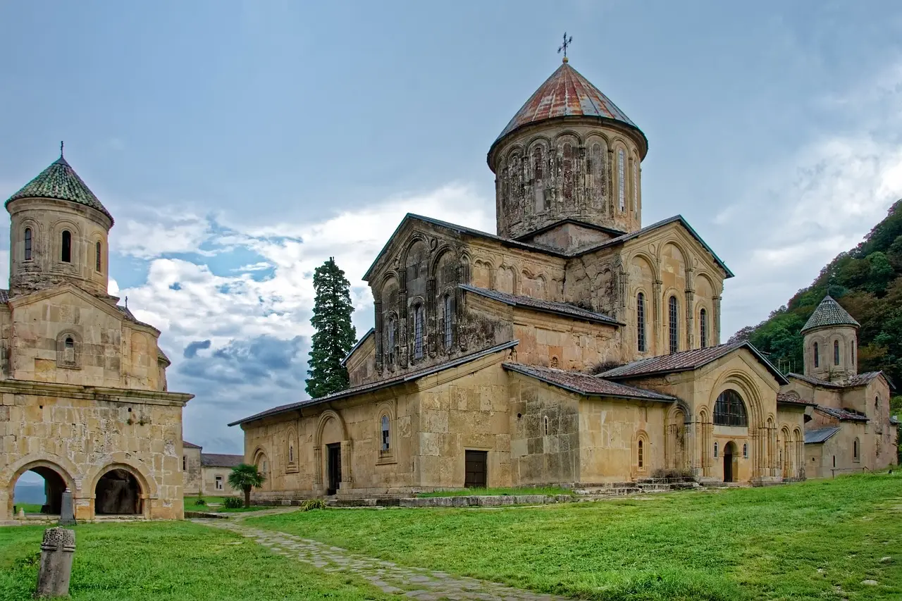 Реставрация средневекового монастыря Гелати в Грузии остановлена из-за нарушений