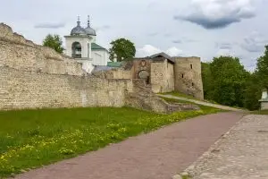 Крепость в Изборске