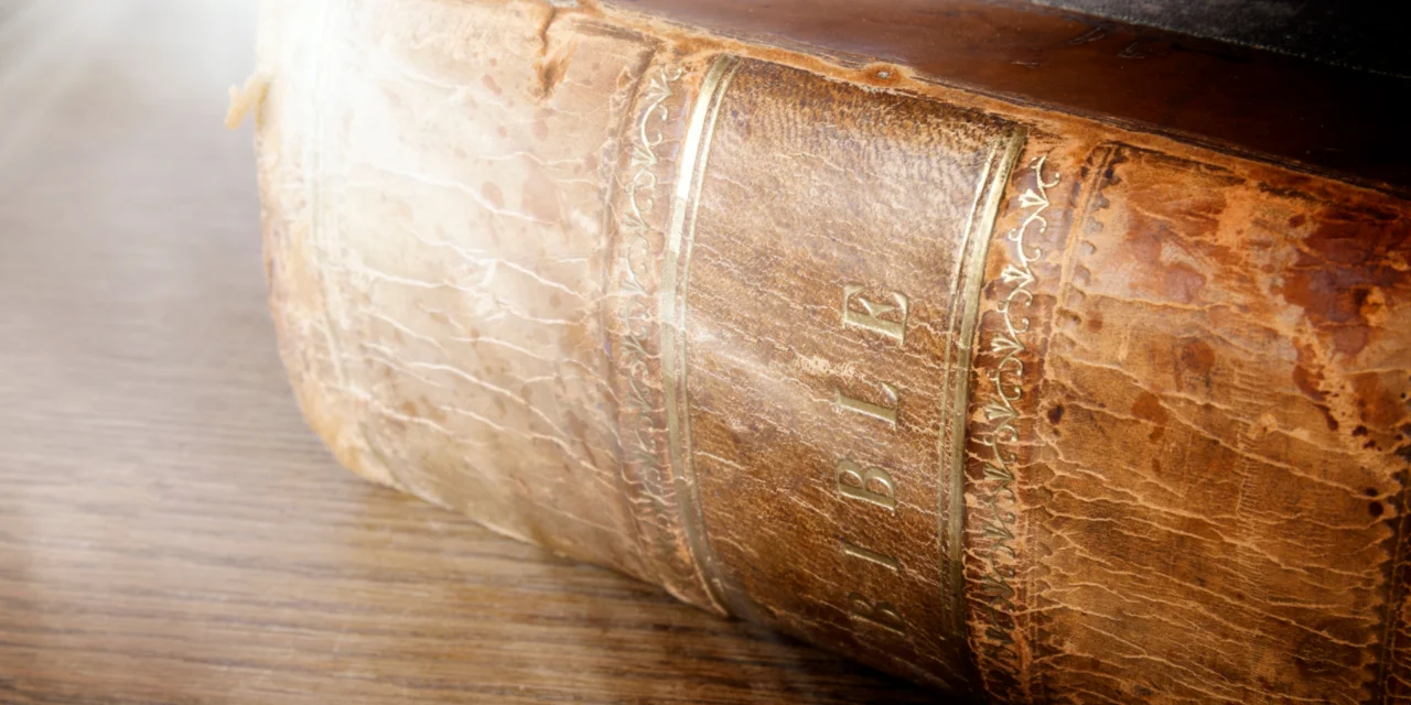 Историки нашли ранний перевод Библии, скрытый под новыми надписями на пергаменте