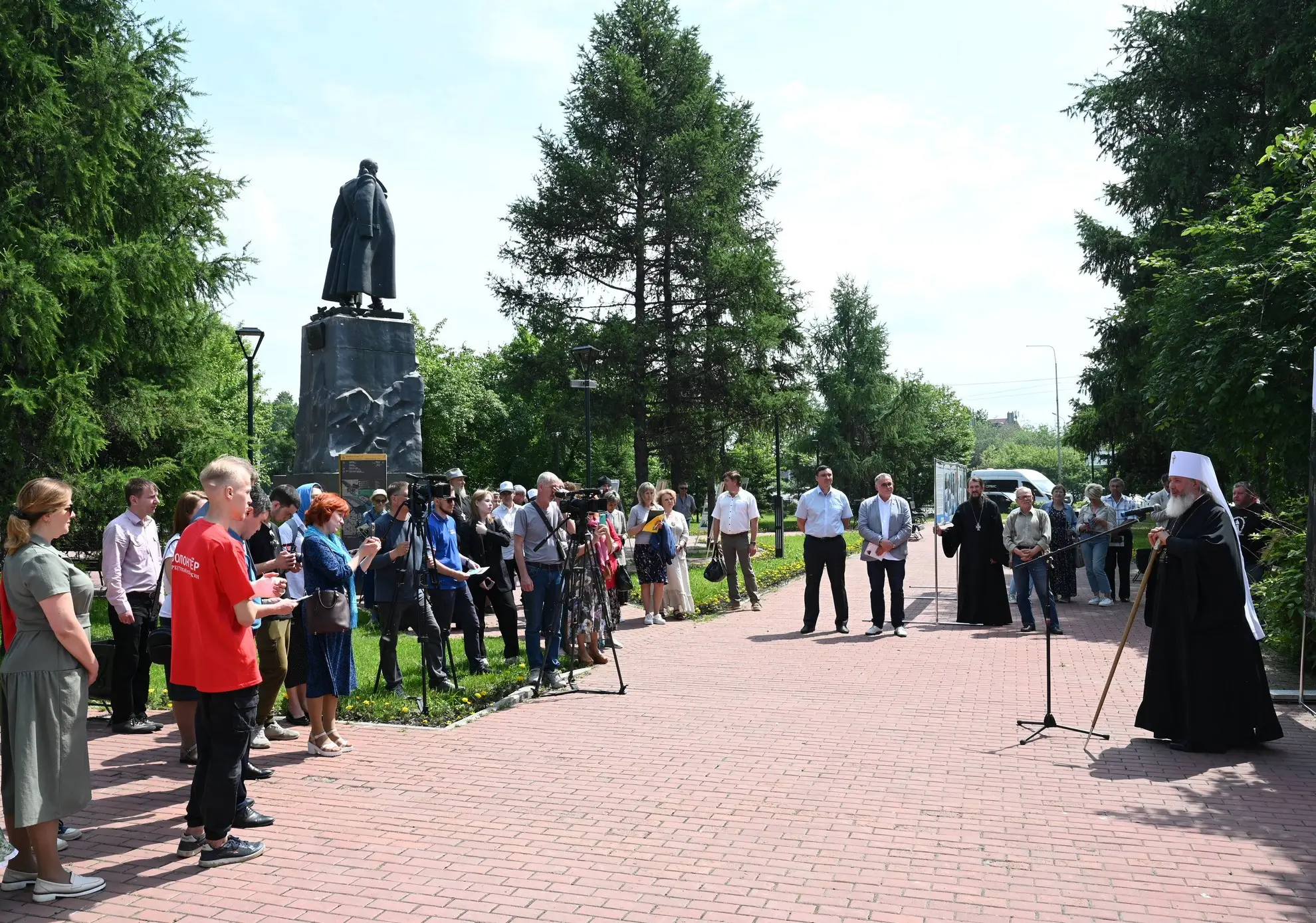 В Иркутске открылась «Аллея двух святителей»
