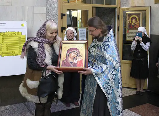 На Казанском вокзале Москвы теперь можно помолиться у иконы Божией Матери с частицей Ее покрова