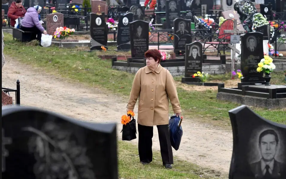 В России православные отмечают Радоницу