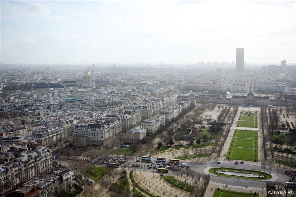 Вид на Париж с Эйфелевой башни