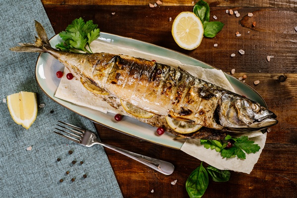 baked fish with herbs and lemon - Как правильно обрабатывать и готовить рыбу?