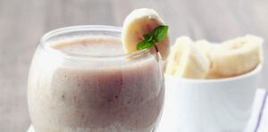 banana strawberry yogurt sm 610x300 1 - Смузи