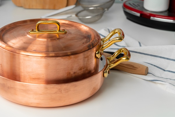 close up of modern kitchen interior with copper cookware - Польза варенья. Старинные рецепты полезного варенья