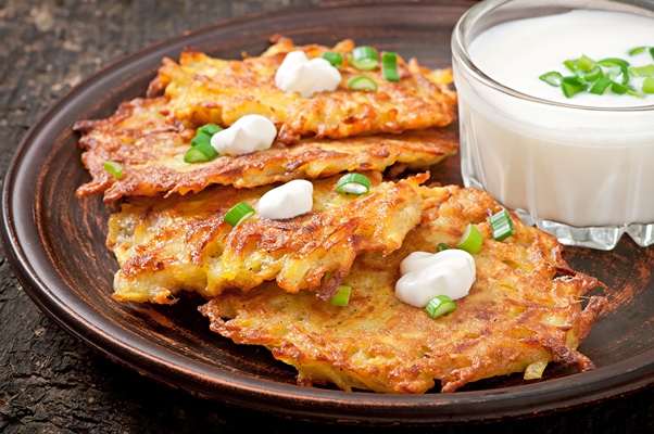 fried potato pancakes - Картофельные оладьи (хэшбраун)