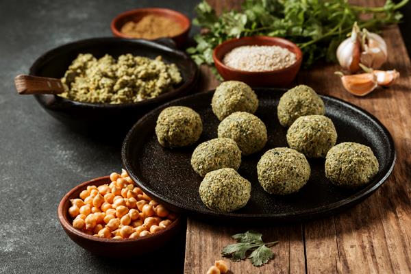 high angle falafel and chickpeas - Фалафель