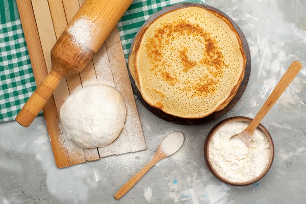a top view delicious round pancakes with flour - Постные блинчики с тушёной капустой