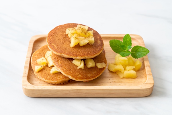 apple pancakes with cinnamon - Постные блины на яблочном пюре