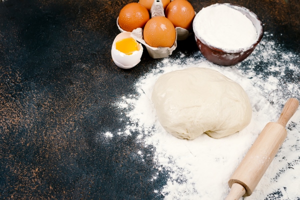 bowl for raw dough and ingredients as bakery concept - Пасхальные крендельки