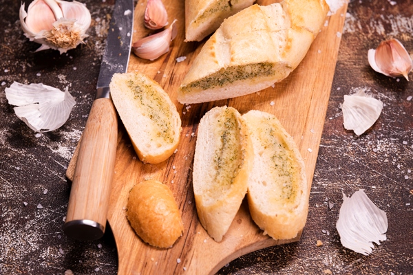 close up tasty garlic bread on the table - Салат-цикорий