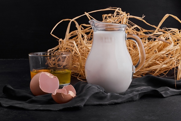 eggs in the nest with a jar of milk on black backgorund - Пирог из тыквы