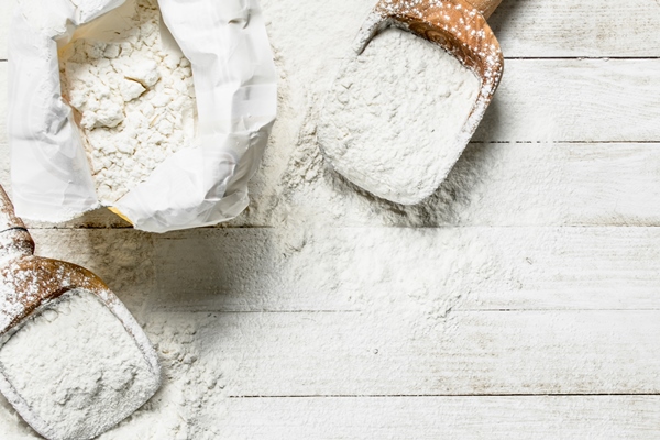 flour in bag with a shovel on a white wooden table 1 - Соевые блины на миндальном молоке