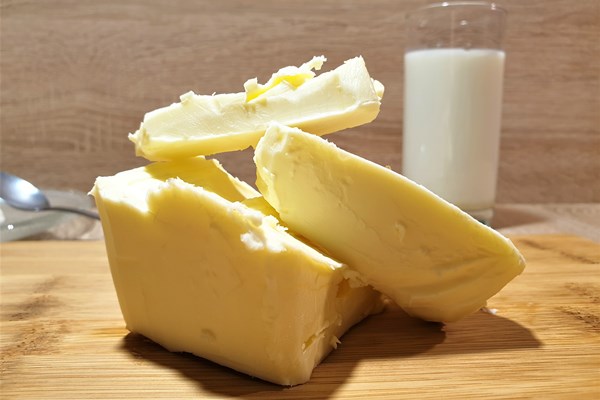 natural butter in the close up cream butter milk products - Пасха старинная с ванилью и изюмом