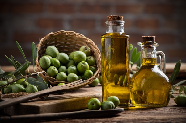 olives and olive oil in a bottles close up 1 - Библия о пище