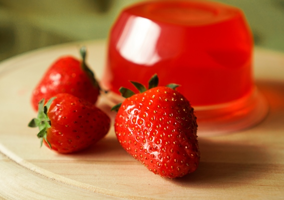 red strawberry jelly with berries in a plastic container - Пасха с фруктовым желе