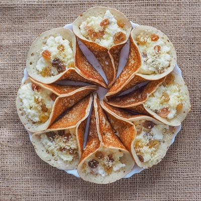 Постные блинчики с рисом и изюмом