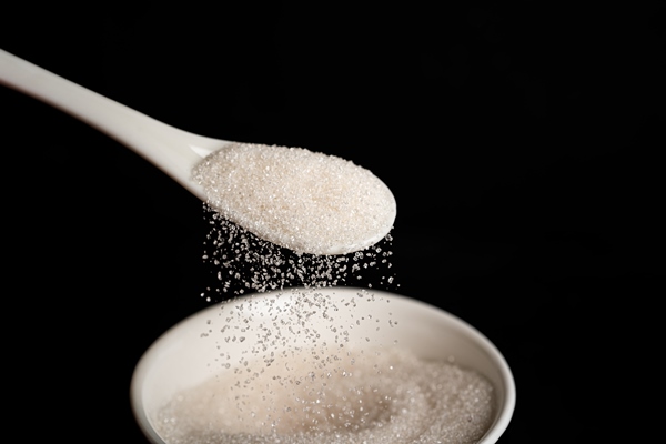 sugar in spoon on a dark background sugar bowl high quality photo - Постные дрожжевые блины на опаре