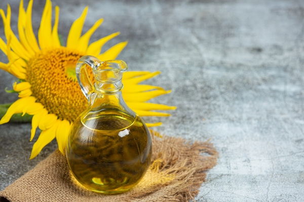 sunflower oil on the table 4 - Солянка грибная на зиму