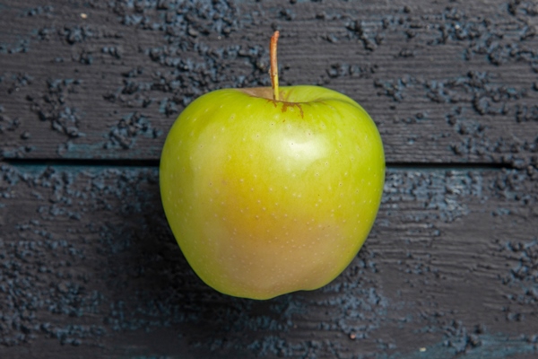 top close up view green apple appetizing green apple on wooden dark table - Салат «Фасолька»