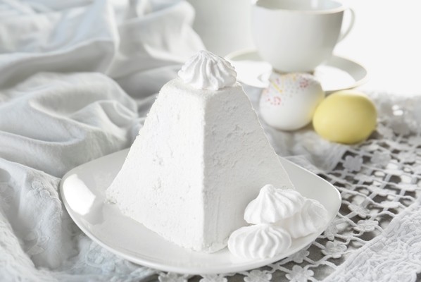 traditional curd easter cake on light table - Пасха обыкновенная старинная