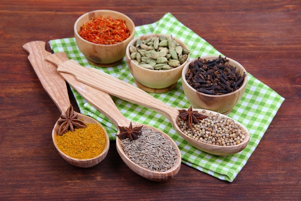 various spices and herbs on wooden - Кулич шафранный