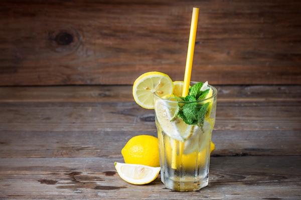 a glass of homemade mint lemonade - Лимонад